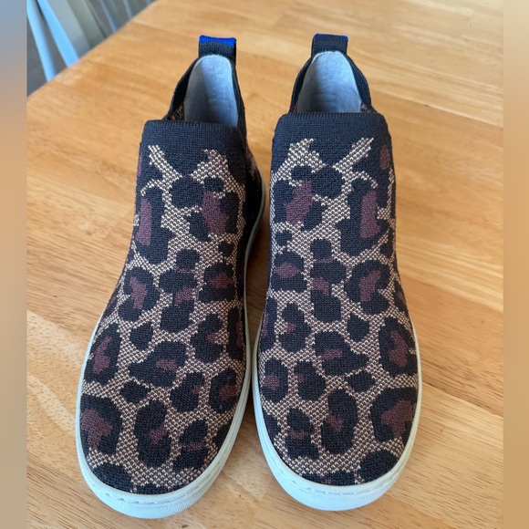 Rothy’s Chelsea Boot Cheetah Print Size 6.5 LIKE NEW only worn once - Picture 2 of 6